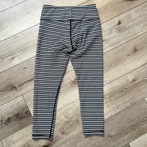 Zyia Active Aztec Adrenaline Black Striped 7/8 Leggings - Picture 7 of 11